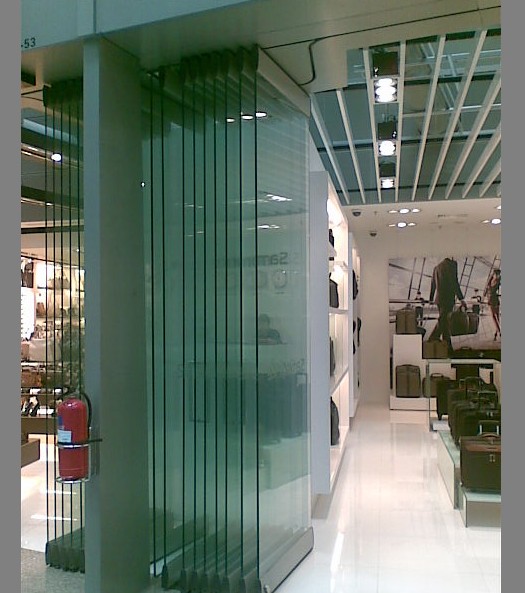 Alaform-Frameless-Glass-Folding-Door-Systems