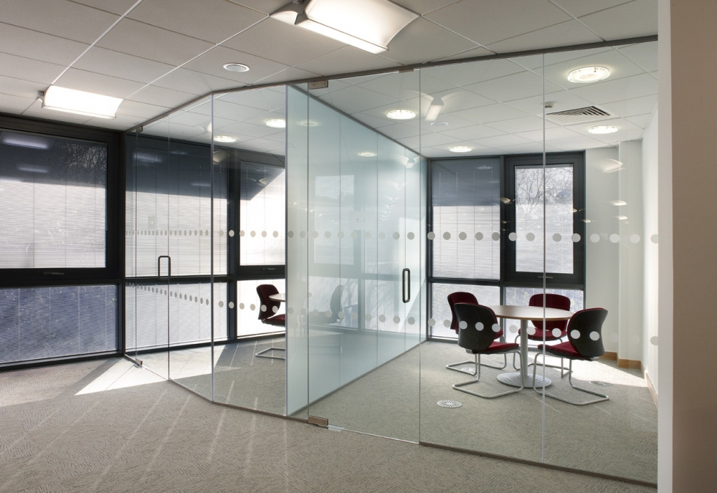 Angled-glass-partition1-1024x704