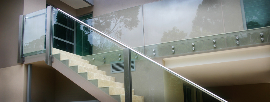 Glass_balustrade_handrail_stairs
